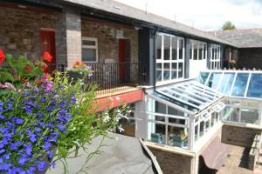 Courtyard balcony
